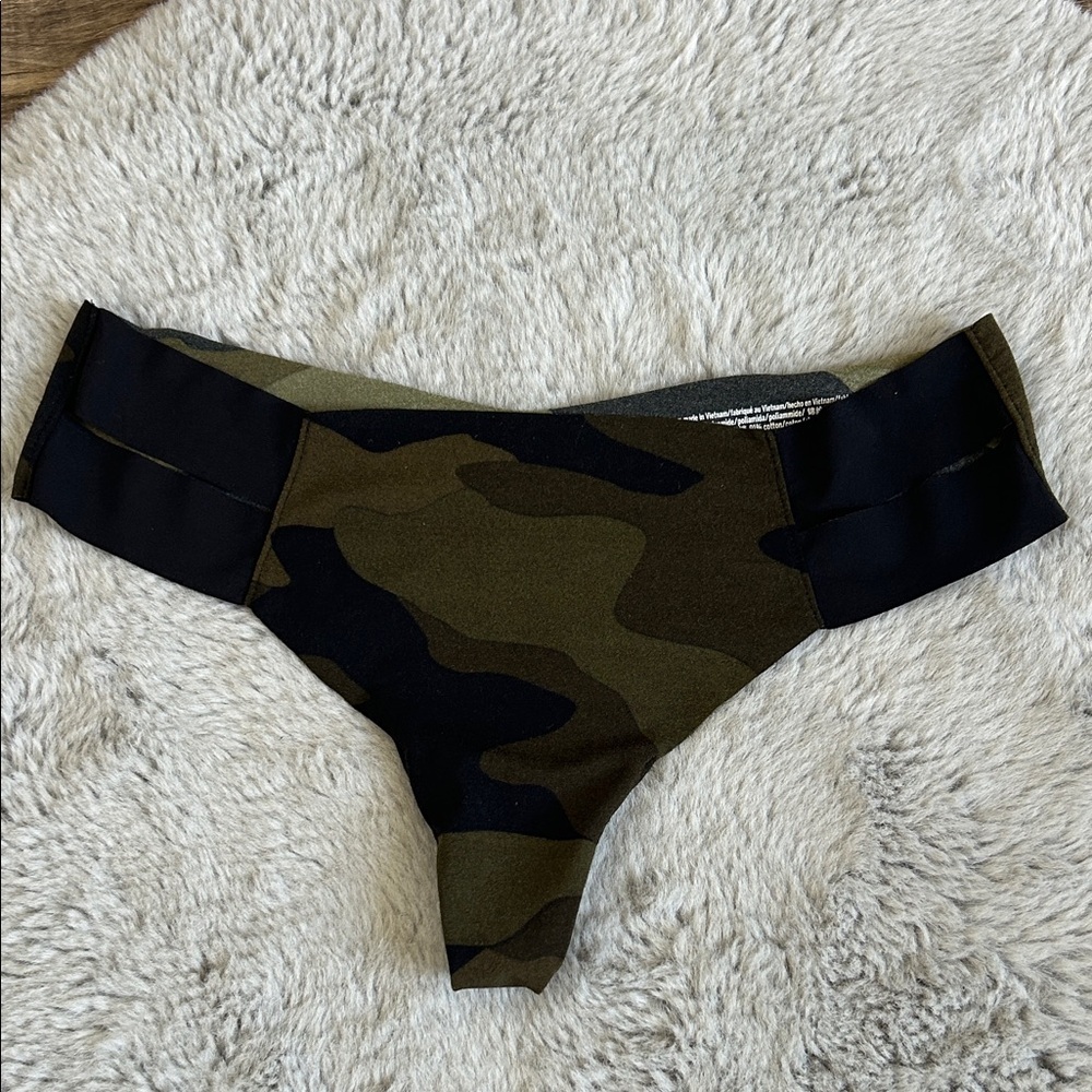 PINK Victoria's Secret Camouflage No Show Thonf Panty S